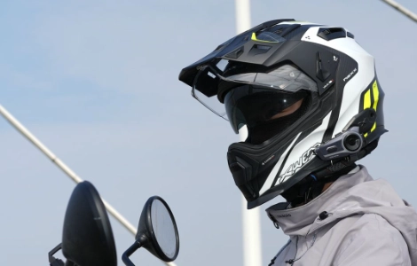 Produk Komunikasi Topi Keledar